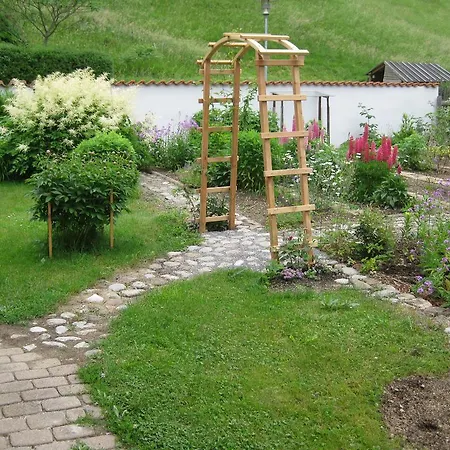 לינה וארוחת בוקר Suzanne's & Gardens