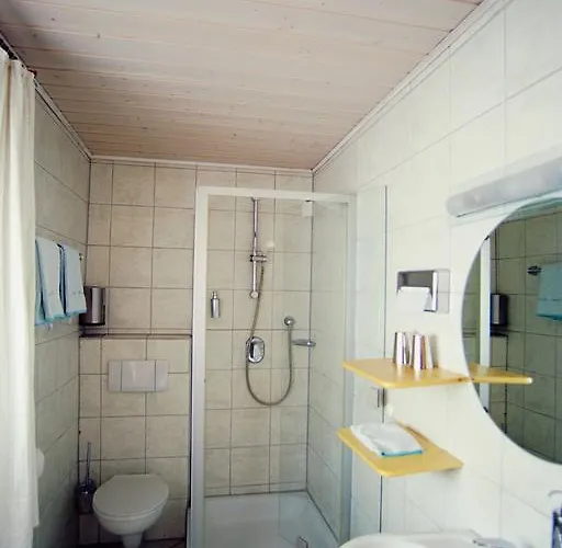 לינה וארוחת בוקר Suzanne's & Gardens 3*