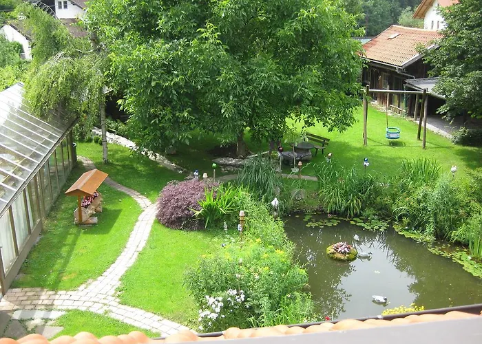 לינה וארוחת בוקר Suzanne's & Gardens